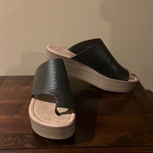 Blowfish size 10 shoes